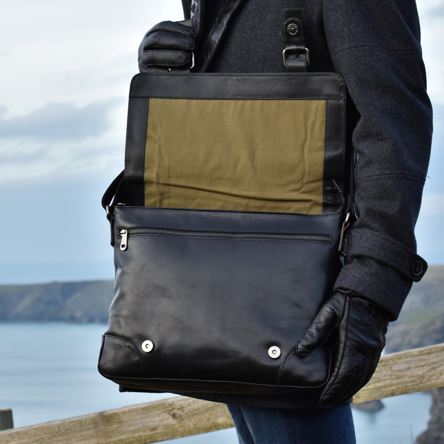 Leather Messenger Bag - Black