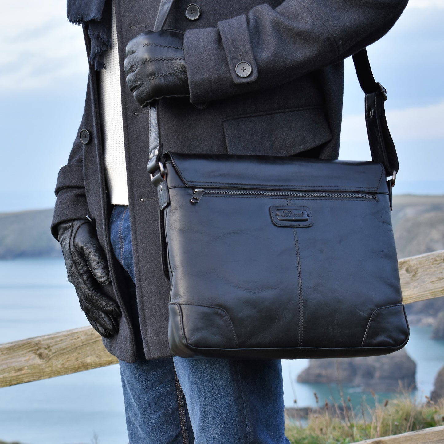 Leather Messenger Bag - Black