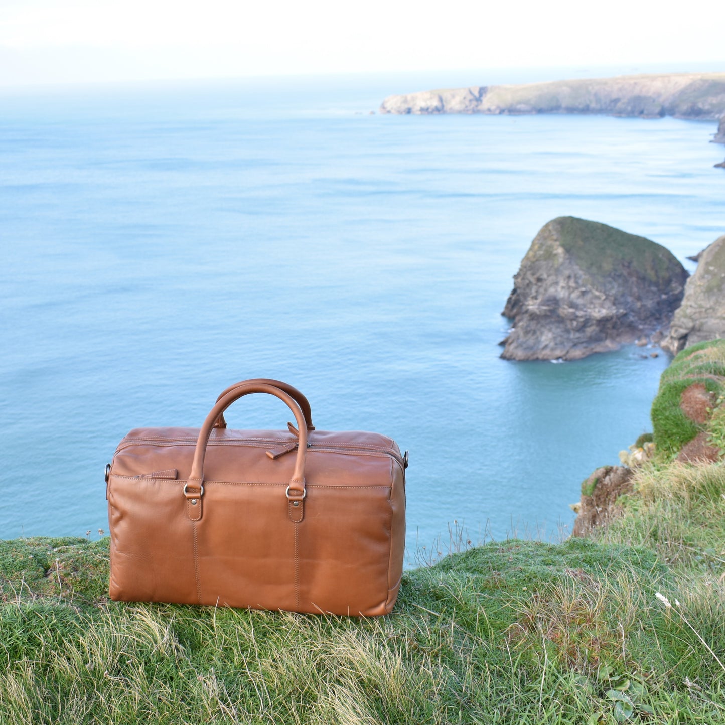 Light Tan Leather Weekend Holdall