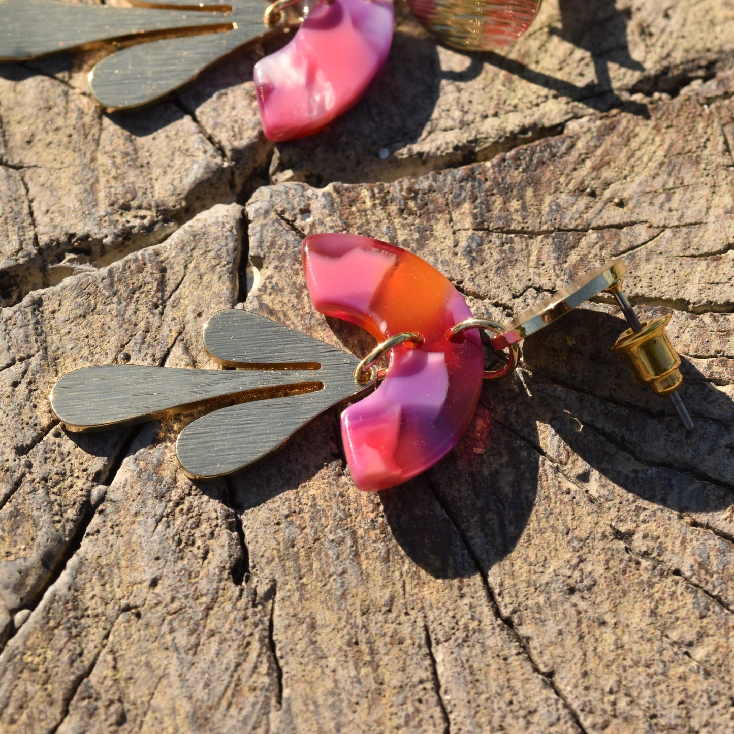 Faye Hanging Droplet Resin Earring - Fuchsia