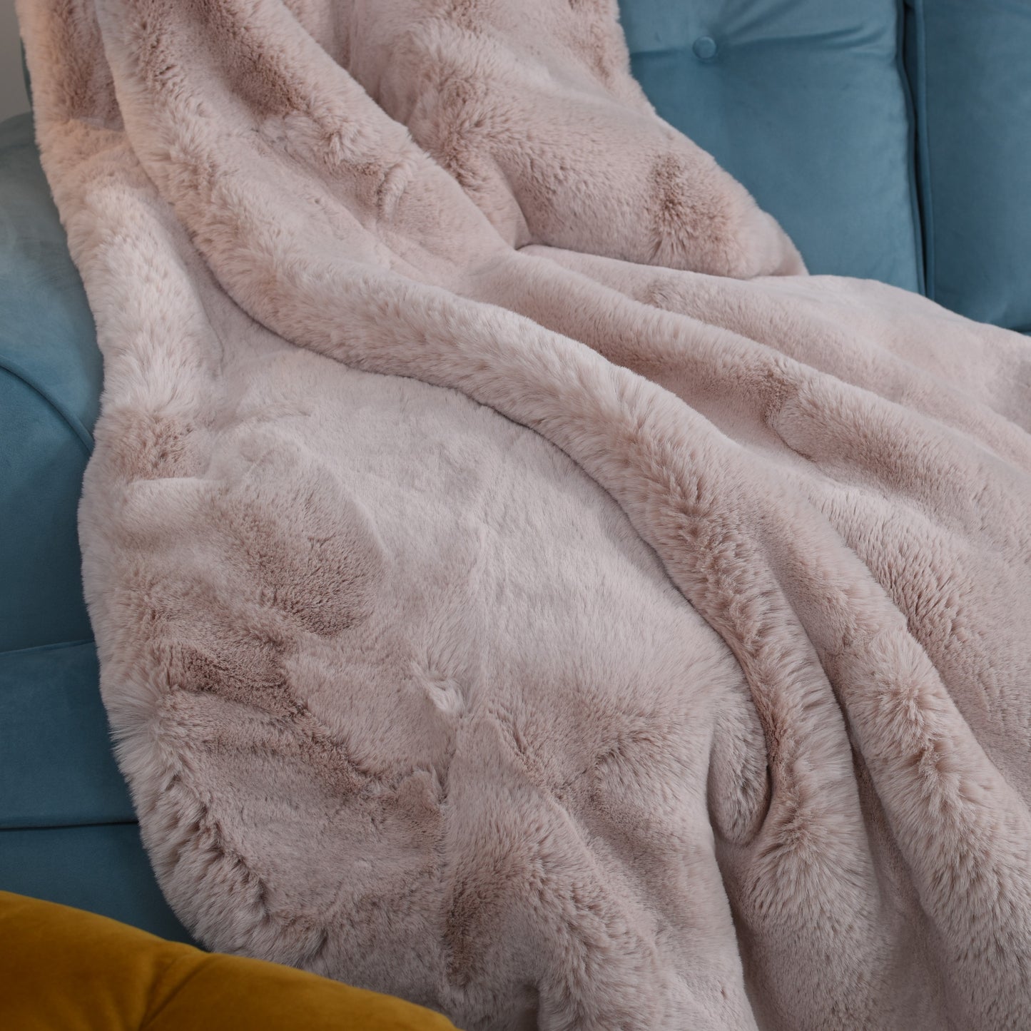 Luxury Fur Throw - Dusky Pink